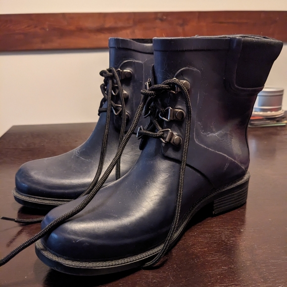 Boots - Picture 2 of 5